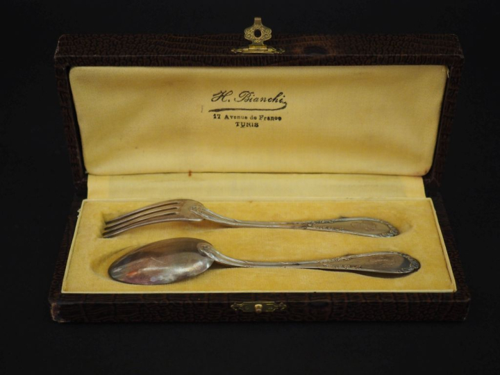 Couvert de naissance de style Louis XVI en argent 925, poinçon Minerve