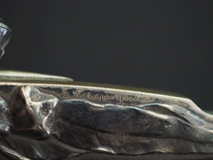 Ensemble comprenant :  - une minaudière de style Art Nouveau en argent