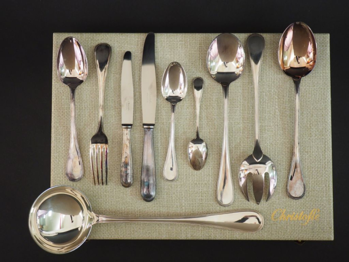 CHRISTOFLE, modèle Perle Partie de ménagère en métal argenté. Comprena