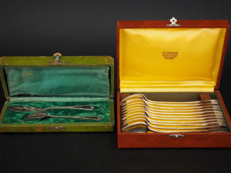 Vente aux enchères Nécessaire à douceurs deux pièces de style rocaille en argent 925, poi