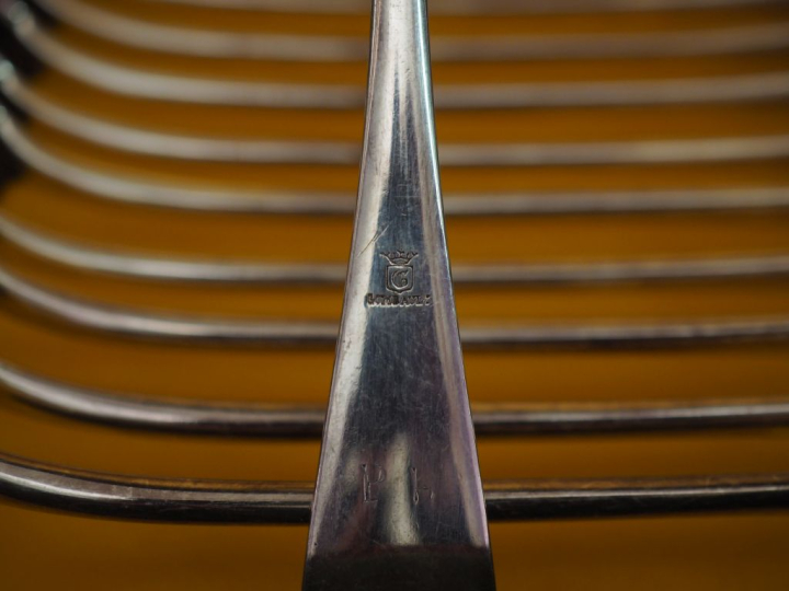 Nécessaire à douceurs deux pièces de style rocaille en argent 925, poi