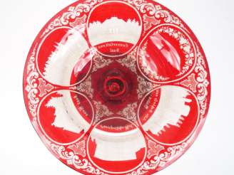 Vente aux enchères Coupe XIXème en cristal bicolore de Bohème.  H. 15,5 cm