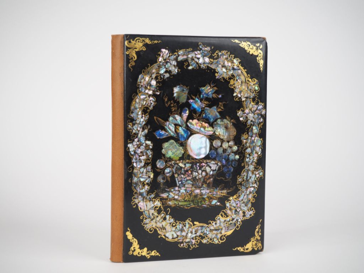 Reliure ou porte documents Napoléon III en carton mâché noir et marque