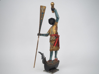 Vente aux enchères Sculplture 1900 en bois polychrome "le gondolier maure".  H. 57,5 cm