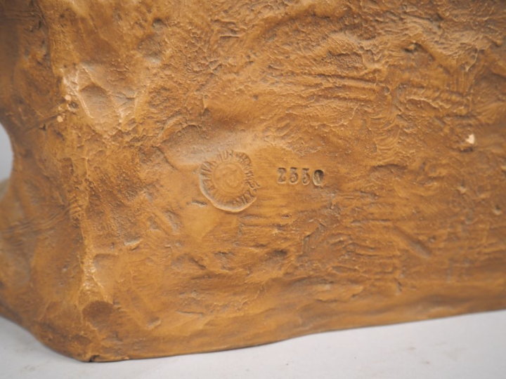 FOUCHER.  "les trois amours" Groupe en terre cuite Signé Dim. 50 x 58 