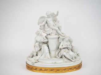 Vente aux enchères SEVRES (d'après). "Allégorie de l'amour" Groupe en biscuit Dim. 40 x 4