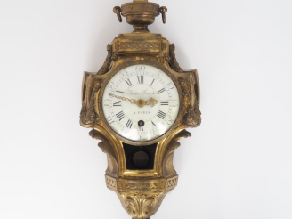 Vente aux enchères Cartel d'applique XIXème de style  Louis XVI en bronze doré, à décor d