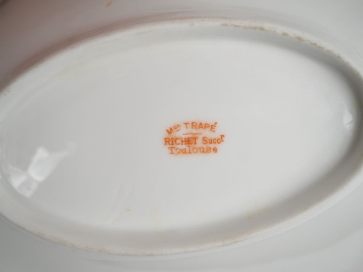 Service de table fin XIXème en porcelaine de Limoges, à décor de guirl