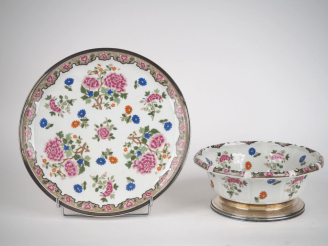 Vente aux enchères Jatte à crème et un présentoir en porcelaine de Limoges, à décor de fl