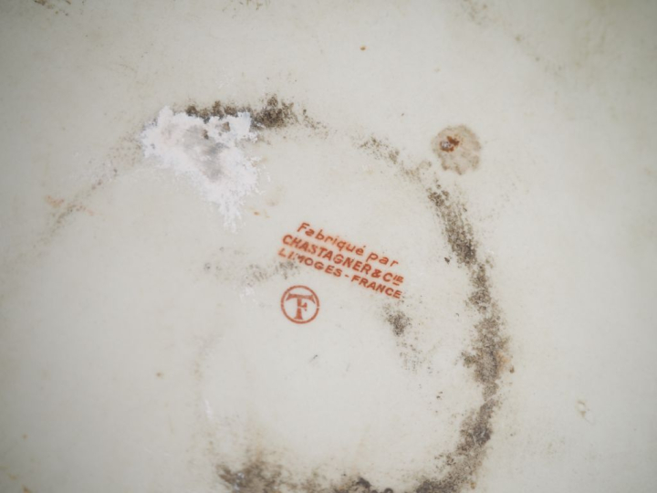 Jatte à crème et un présentoir en porcelaine de Limoges, à décor de fl