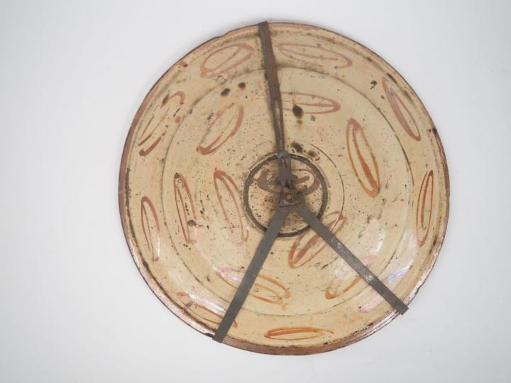 Plat en céramique hispano mauresque, décor lustré et cuivre de feuilla