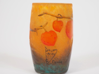 Vente aux enchères DAUM NANCY France Rare vase en verre gravé et émaillé à décor polychro