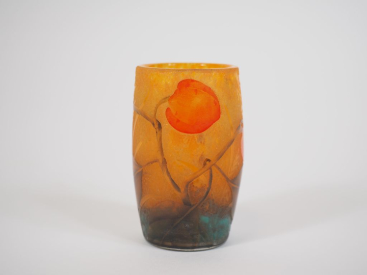 DAUM NANCY France Rare vase en verre gravé et émaillé à décor polychro