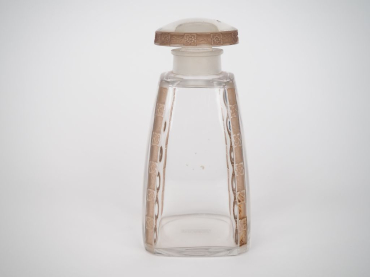 LALIQUE.  Flacon en verre à décor de fleurs.  Signé H. 16 cm