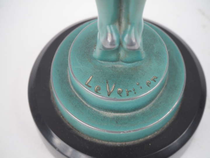 LE VERRIER.  "danseuse nue à la balle"  Sujet en régule patiné vert et