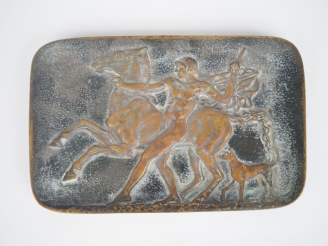 Vente aux enchères LE VERRIER.  "bellerophon" Plateau en bronze à patine verte et mordoré