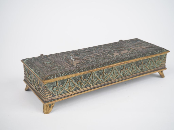 Max LE VERRIER.  Coffret en bronze "chasse au moyen âge" Signé Dim. 6 