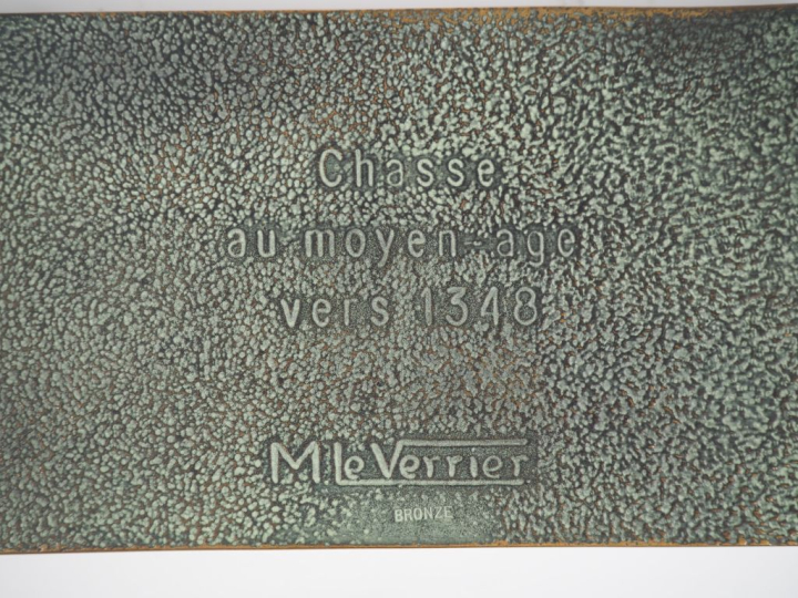 Max LE VERRIER.  Coffret en bronze "chasse au moyen âge" Signé Dim. 6 