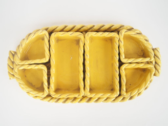 Vente aux enchères Service à hors d'œuvre ou à apéritif des années 1960 en céramique jaun