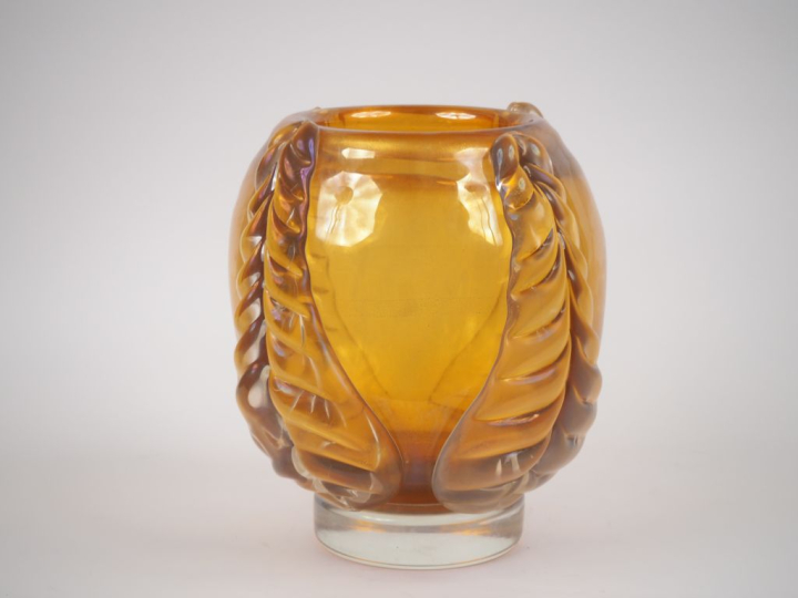 CONSTANTINI.  Grand vase en verre de Murano à décor de quatre feuilles
