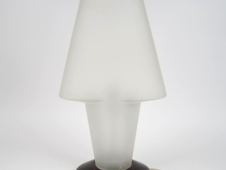 Lampe design en verre légèrement opaque et ambré.  H. 60 cm  largeur :