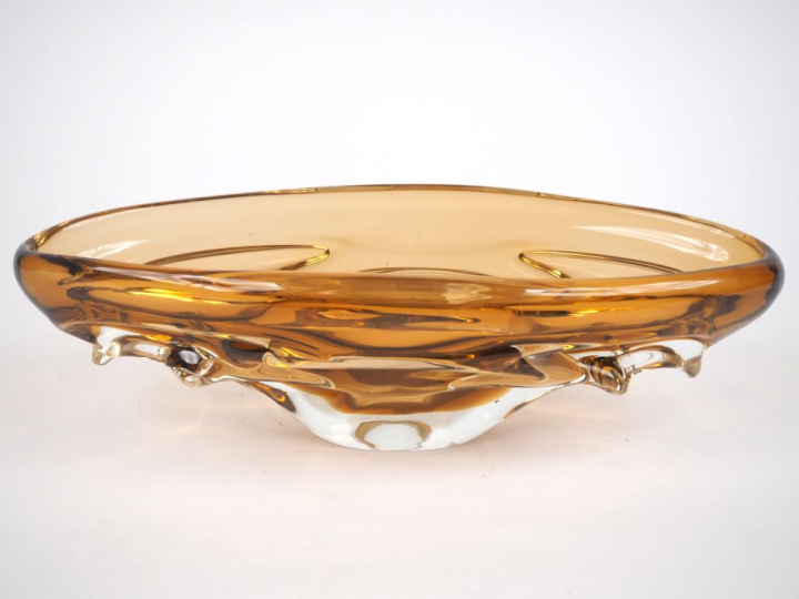 Coupe oblongue en verre ambré de Murano.  Dim. 11 x 35 cm