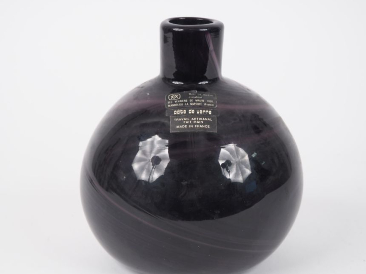 LES VERRIERS DE MAURE-VIEILLE MANDELIEU LA NAPOULE. Vase en verre aube