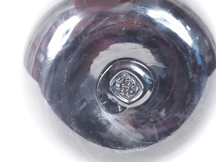 LES VERRIERS DE MAURE-VIEILLE MANDELIEU LA NAPOULE. Vase en verre aube