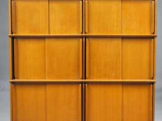 Vente aux enchères Meuble bas Oscar 1950 en chêne.  Dim. 114 x 121 x 33 cm