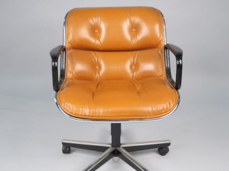 Vente aux enchères Fauteuil de bureau Pollock pour Knoll garniture de cuir cognac.
