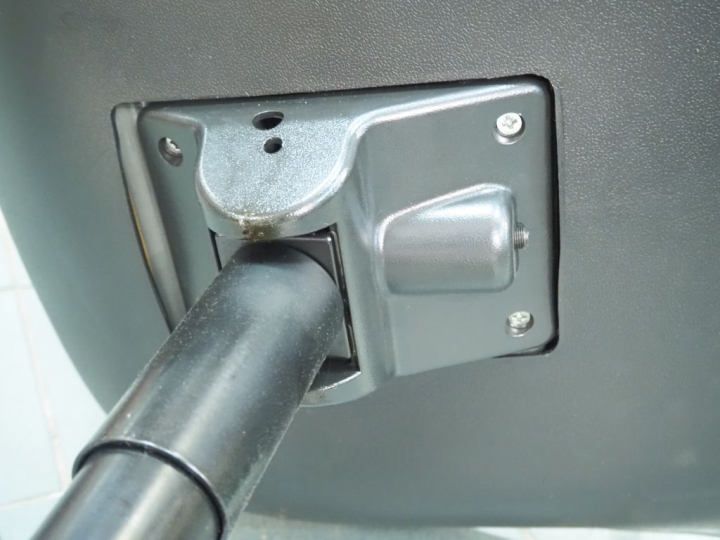 Fauteuil de bureau Pollock pour Knoll garniture de cuir cognac.