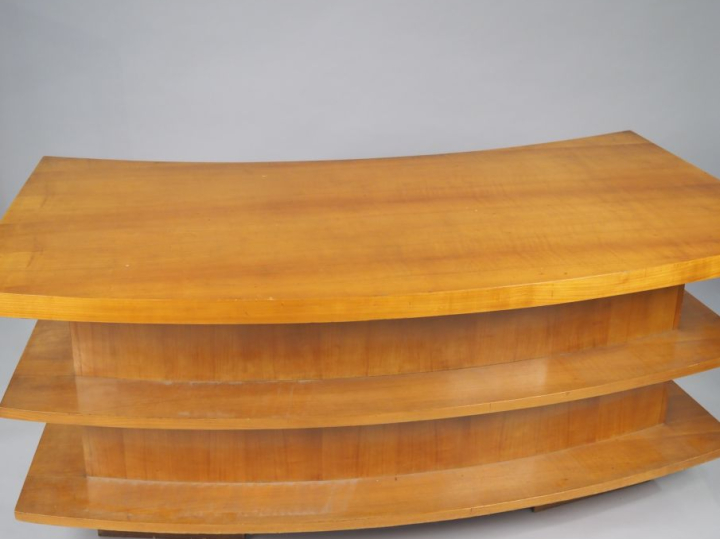 Bureau ministre 1940 en placage de bois clair (sycomore ?), plateau ci