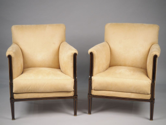 Vente aux enchères Paire de bergères de style 1940, en bois teinté foncé et filets de boi