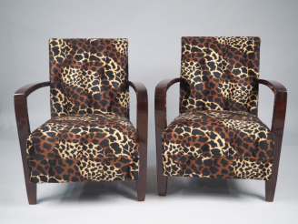 Vente aux enchères Paire de fauteuils Art Déco en acajou, garniture de velours léopard.