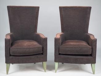 Vente aux enchères Paire de bergères de style 1930 garniture de velours aubergine.