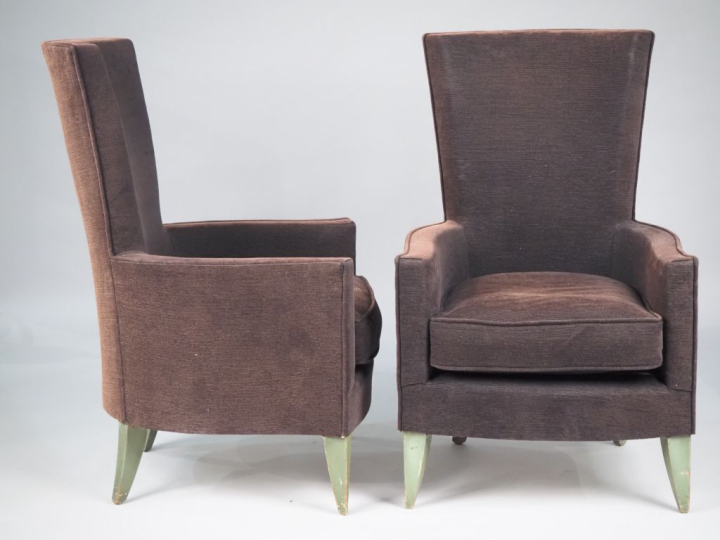 Paire de bergères de style 1930 garniture de velours aubergine.