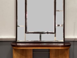 Vente aux enchères Console et glace de style 1940 en bois teinté bicolore. H. de la conso