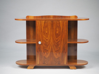 Vente aux enchères Bar de style Art Déco, en placage de noyer, ouvrant à une porte entour