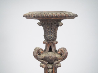 Vente aux enchères Sellette de style Louis XIV en chêne mouluré, sculpté et ajouré, à déc