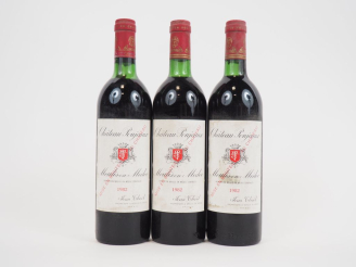 Vente aux enchères 3 BOUTEILLES CHÂTEAU POUJEAUX MOULIS - 1982 - 2 BG/1 LB