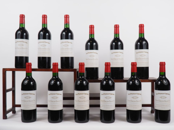 12 BOUTEILLES LE PETIT CHEVAL 1er GCC ST EMILION - 1996 - CBO