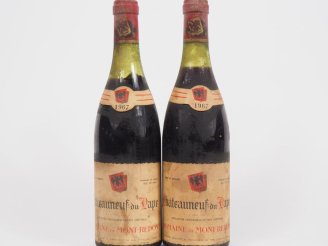 Vente aux enchères 2 BOUTEILLES CHÂTEAUNEUF DU PAPE DOMAINE DE MONT REDON - 1967 - 1 à 3 