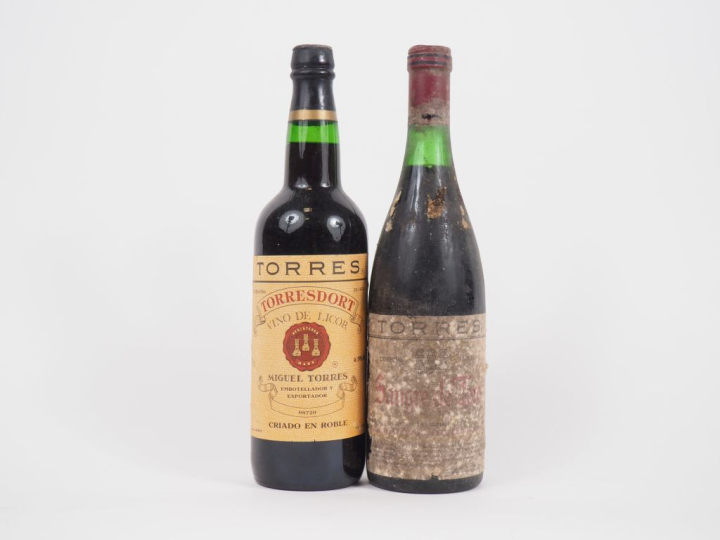 2 BOUTEILLES TORRES : 1 VINO DE LICOR TORRESDORT NM/1 SANGRE DE TORO 1