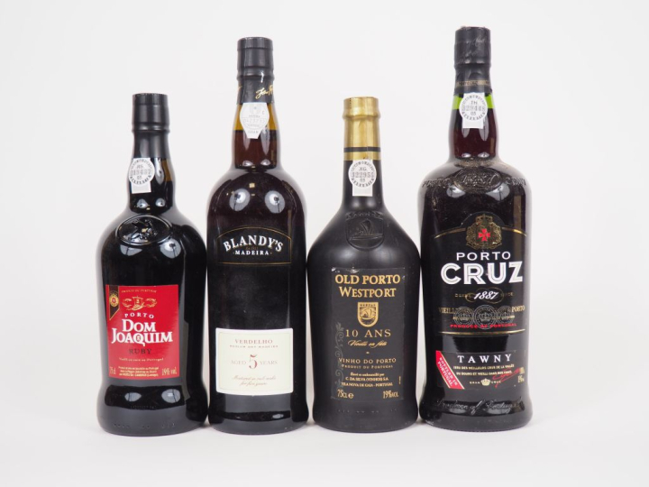 4 BOUTEILLE DE PORTO : 1 DOM JOAQUIM RUBY/1 VERDEIRO MEDIUM DRY MADEIR