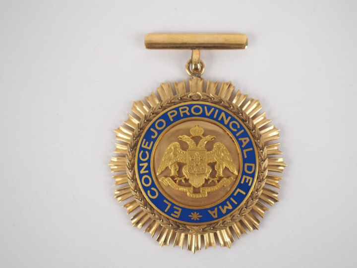 PEROU  Insigne de récompense du conseil provincial de Lima, offert à D