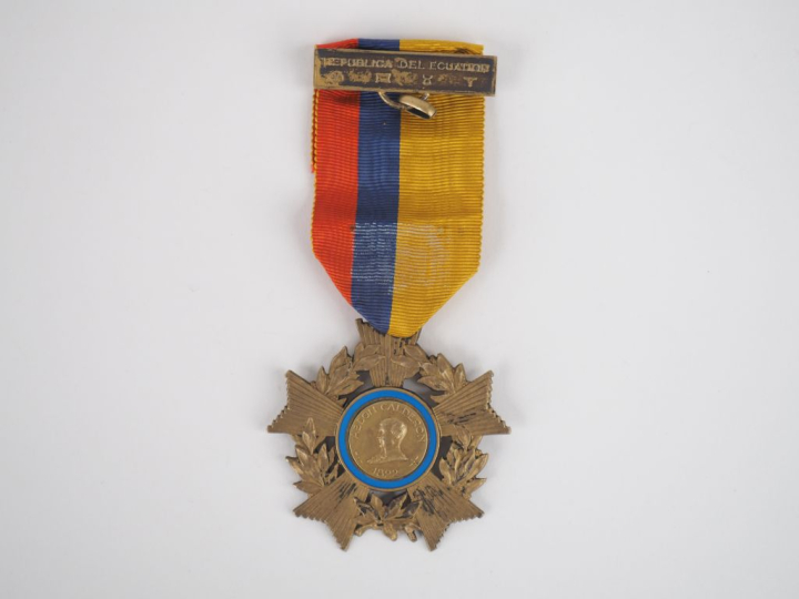 EQUATEUR  ORDRE D’ABDON CALDERON (1904) Insigne de Dieudonné Costes.  