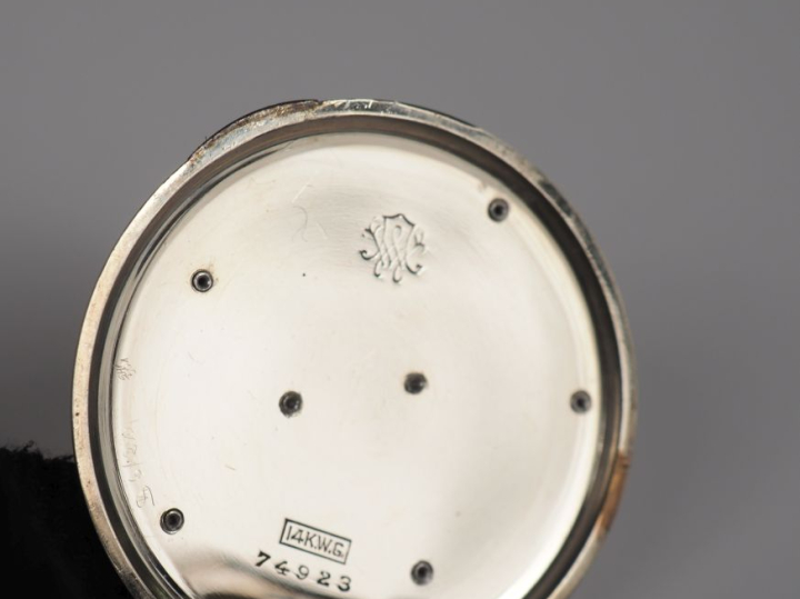 LONGINES.  Boitier No. 74923 Mouvement No. 4838578  Montre historique 