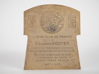 Vente aux enchères Médaille en argent de l'Aéroclub de France sur une plaque en métal arg