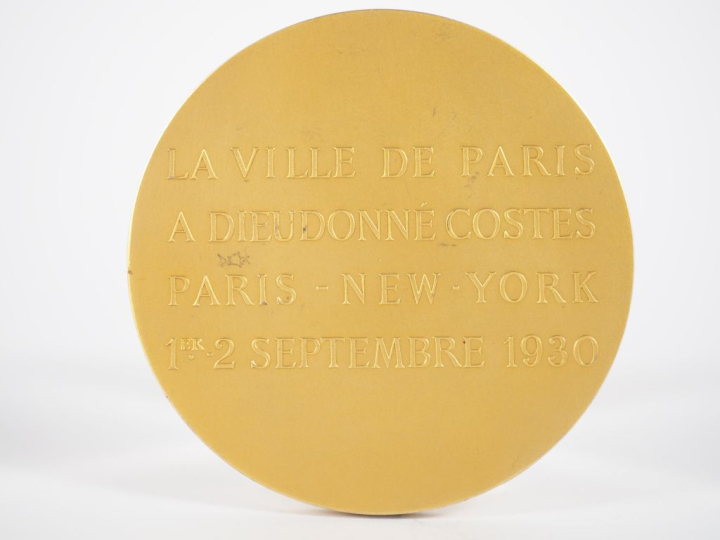G. PRUD'HOMME.  Médaille en argent doré Ville de Paris. La ville de Pa