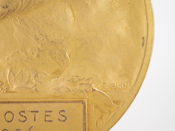 Edouard BLIN. Médaille en bronze doré portant la mention : "D. Costes.